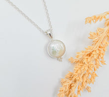 Load image into Gallery viewer, Necklace Freyja Pearl Full Moon