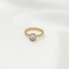 Load image into Gallery viewer, Ring Cleopatra Moonstone Dot
