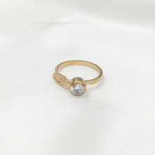 Load image into Gallery viewer, Ring Forest Leaf Zircon