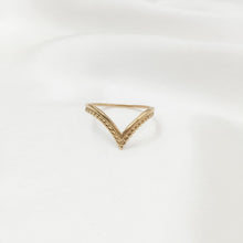 Load image into Gallery viewer, Ring India Pointy Dots