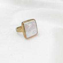 Load image into Gallery viewer, Ring Pearl Out of the Box