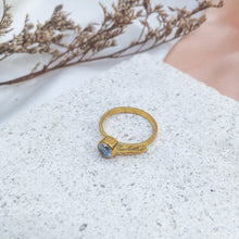 Load image into Gallery viewer, Ring Forest Leaf Zircon