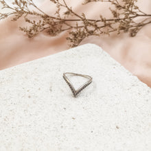 Load image into Gallery viewer, Ring India Pointy Dots