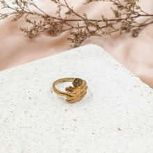 Load image into Gallery viewer, Ring Tropical Monstera