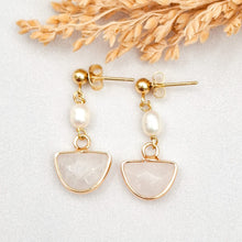 Load image into Gallery viewer, Earring Stud Dot Pearl with  Stone
