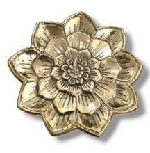 Load image into Gallery viewer, Plate Brass Trinket Tray Flower
