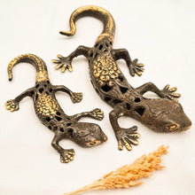 Load image into Gallery viewer, Brass Decor Gecko
