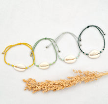 Load image into Gallery viewer, Bracelet Cowrie Kepang
