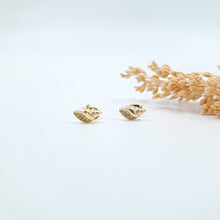 Load image into Gallery viewer, Earring Stud Mini Snail shell
