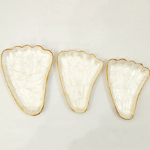 Load image into Gallery viewer, Decorative Trinket Plate Shell Line Gold/Silver
