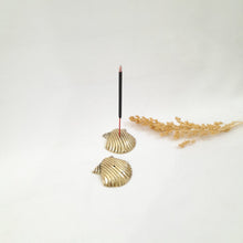 Load image into Gallery viewer, Brass Incense Holder Shell Mutiara
