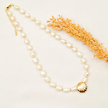 Load image into Gallery viewer, Necklace Pearls Shell Mermaid
