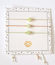 Load image into Gallery viewer, Bracelet Single String with Single Shell &amp; Gemstone
