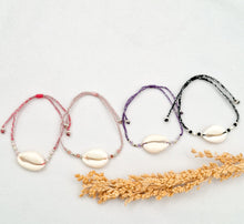 Load image into Gallery viewer, Bracelet Cowrie Kepang
