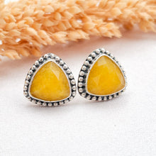 Load image into Gallery viewer, Earring Triangle Gemstone Yellow
