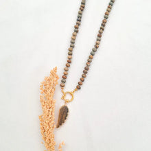 Load image into Gallery viewer, Necklace Knot Big Stone
