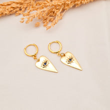 Load image into Gallery viewer, Earring Love Heart Protector Eyes
