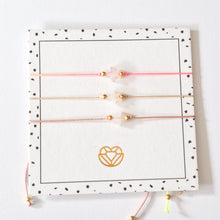 Load image into Gallery viewer, Bracelet Single String with Single Shell &amp; Gemstone

