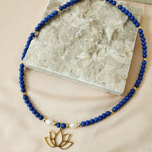 Load image into Gallery viewer, Necklace Gemstone Lotus
