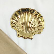 Load image into Gallery viewer, Plate Brass Trinket Tray Shell Mutiara
