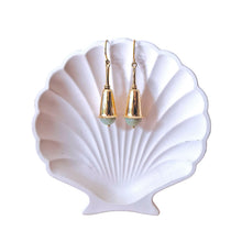 Load image into Gallery viewer, Earring Trumpet Gemstone
