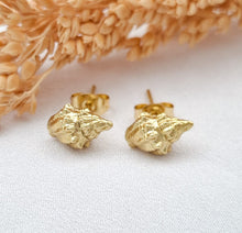 Load image into Gallery viewer, Earring Stud Mini Snail shell Motif
