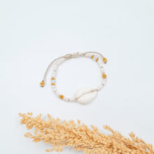 Load image into Gallery viewer, Bracelet Cowrie Shell Natural Heishi
