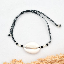 Load image into Gallery viewer, Bracelet Cowrie Kepang
