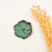 Load image into Gallery viewer, Brass Incense Holder Frangipani
