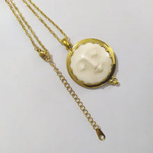 Load image into Gallery viewer, Necklace Moon Bone
