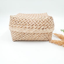 Load image into Gallery viewer, Box Pandan 15x15x8 CM
