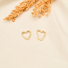 Load image into Gallery viewer, Earring hoop Heart
