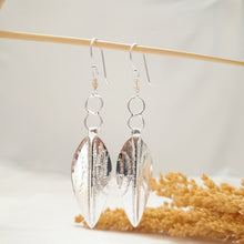 Load image into Gallery viewer, Earring Tribal Feather
