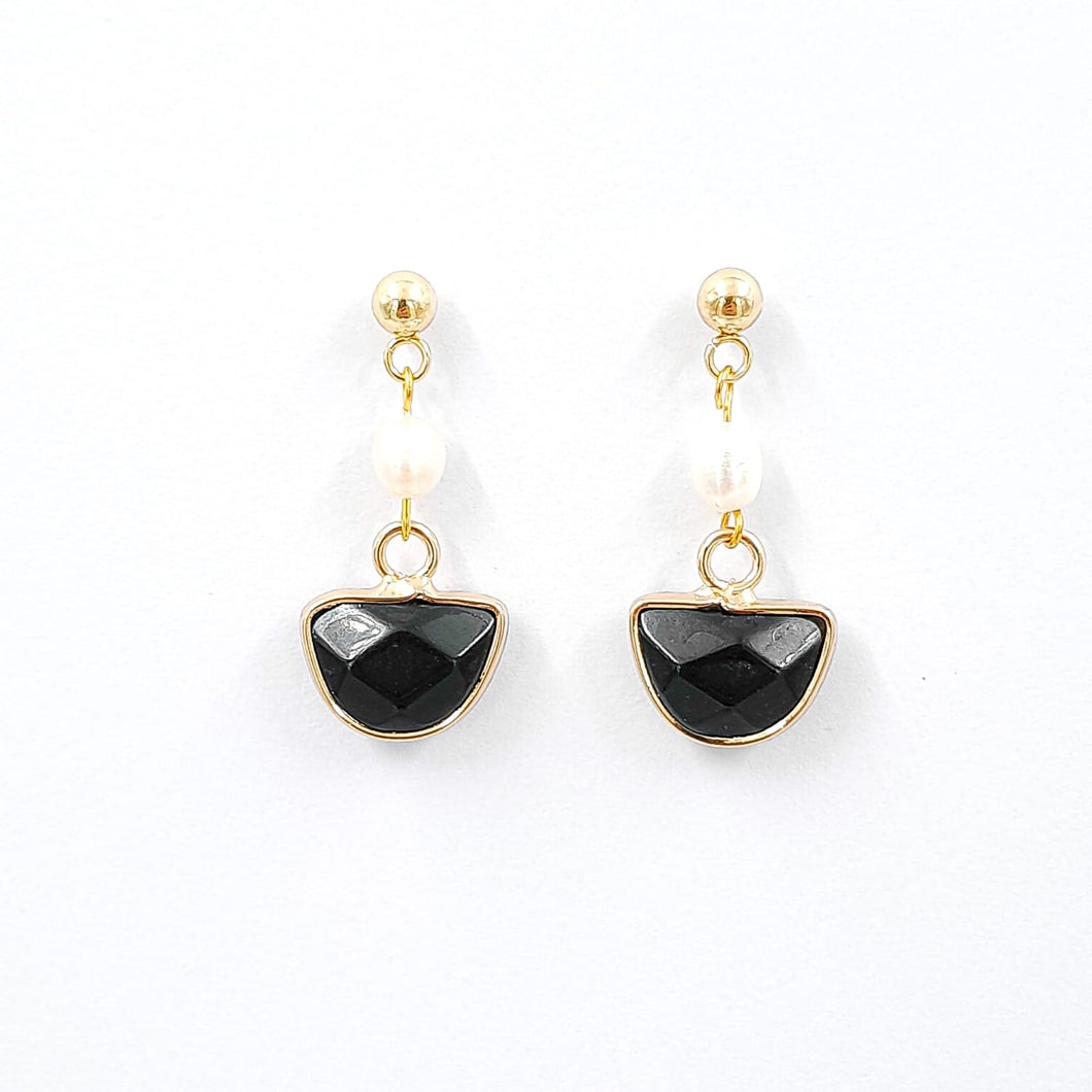 Earring Stud Dot Pearl with  Stone