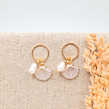 Load image into Gallery viewer, Earring Stud Round Charm &amp; Pearl
