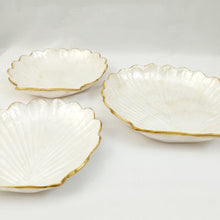 Load image into Gallery viewer, Decorative Trinket Plate Mutiara
