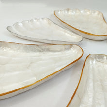 Load image into Gallery viewer, Decorative Trinket Plate Shell Line Gold/Silver
