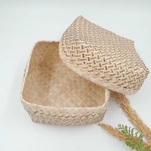 Load image into Gallery viewer, Box Pandan 15x15x8 CM
