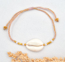Load image into Gallery viewer, Bracelet Cowrie Kepang
