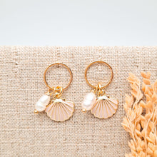 Load image into Gallery viewer, Earring Stud Round Charm &amp; Pearl
