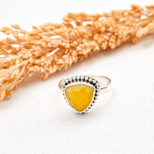 Load image into Gallery viewer, Ring Triangle Gemstone
