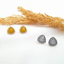 Load image into Gallery viewer, Earring Triangle Gemstone Yellow
