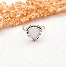 Load image into Gallery viewer, Ring Triangle Gemstone
