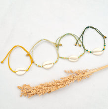 Load image into Gallery viewer, Bracelet Cowrie Kepang
