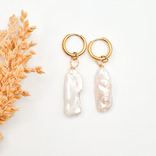 Load image into Gallery viewer, Earring Hoop Long Pearl
