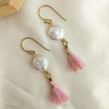 Load image into Gallery viewer, Earring Full Moon Tassel
