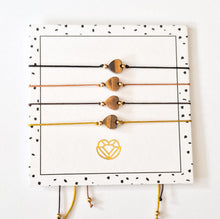 Load image into Gallery viewer, Bracelet Single String with Single Shell &amp; Gemstone
