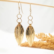 Load image into Gallery viewer, Earring Tribal Feather
