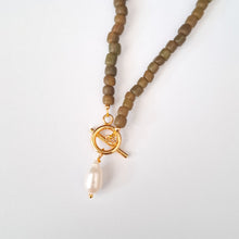 Load image into Gallery viewer, Choker Bead and Pearl
