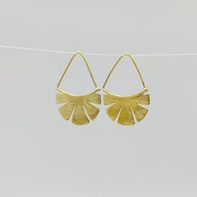 Load image into Gallery viewer, Earring Flower Fan Hoop Minimalist
